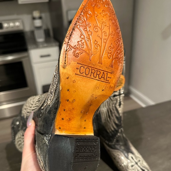 A4232 NEVER WORN / NEW CORRAL COWGIRL BOOTS - Picture 4 of 8